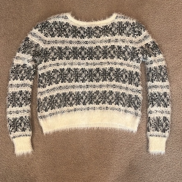 Jessica Simpson Crop Sweater. Size S. - Picture 4 of 4